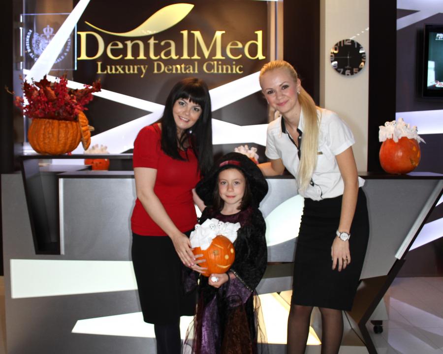 Three little witches - Holloween 2013 at DentalMed